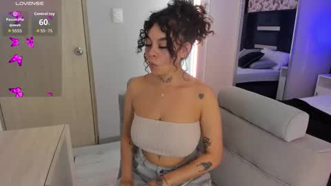 Snapshot of kathegomez_ chatting on 2, 12, 2025 KatheGomez online show from 2, 12, 2025