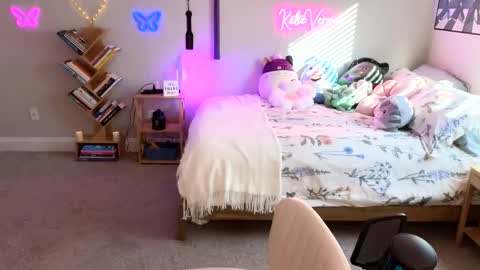 Katie Verona online show from 7, 2, 2025