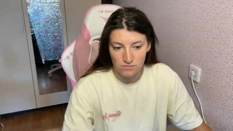 Snapshot of katrin_kristal chatting on 13, 5, 2026 naked in pvt show 100 tk online show from 13, 5, 2026