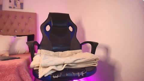 Snapshot of katy_van chatting on 6, 3, 2025 Katy Van online show from 6, 3, 2025