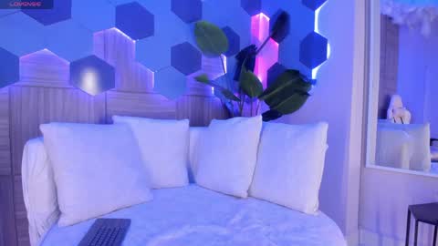    online show from 9, 4, 2026