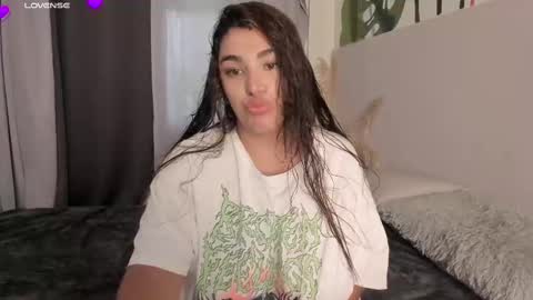Snapshot of katybloom_ chatting on 21, 2, 2025 online show from 21, 2, 2025