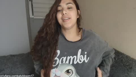 Snapshot of katybloom_ chatting on 24, 11, 2025 online show from 24, 11, 2025