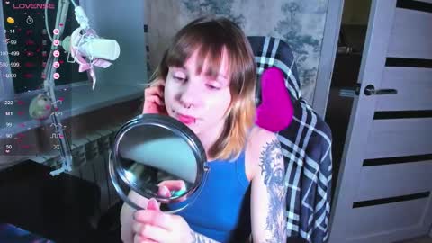 Snapshot of kawaii_power_uwu chatting on 17, 11, 2025 Kira-chan online show from 17, 11, 2025