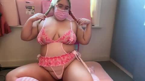 Snapshot of kawaiiasianbbw chatting on 5, 3, 2025 KawaiiAsianBBW online show from 5, 3, 2025