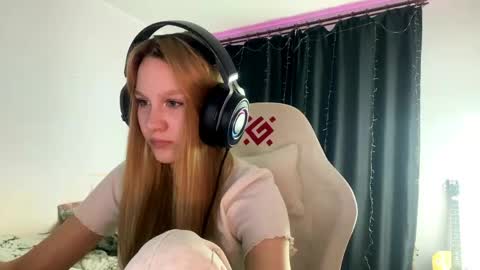 Snapshot of kayceefroehner chatting on 18, 4, 2026 Amia online show from 18, 4, 2026