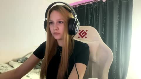 Snapshot of kayceefroehner chatting on 24, 4, 2026 Amia online show from 24, 4, 2026