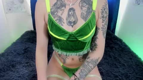 Snapshot of keket_smith chatting on 25, 9, 2025 Keket online show from 25, 9, 2025