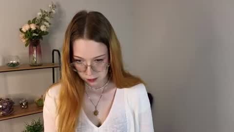 Snapshot of kelly_grant_ chatting on 24, 7, 2026 Alice online show from 24, 7, 2026