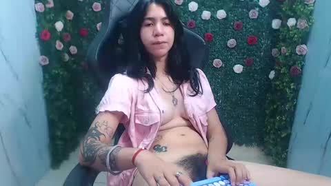 Snapshot of kelly_queenpussy chatting on 20, 10, 2025 KEY online show from 20, 10, 2025