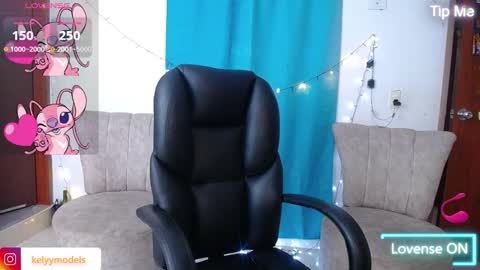 Snapshot of kelly_richardson1 chatting on 7, 10, 2025 elena online show from 7, 10, 2025