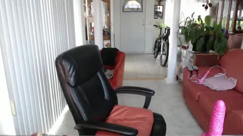 Snapshot of kellyannelynn chatting on 11, 1, 2025 kellyanne Lynn but please call me fucktoy online show from 11, 1, 2025