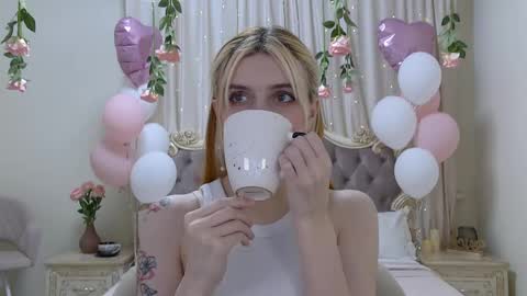 Kelly Stoneys online show from 7, 3, 2025