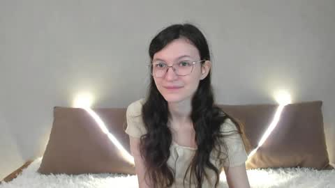 Kelsirabenold online show from 15, 4, 2026