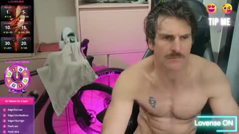 Snapshot of ken_davids chatting on 15, 12, 2025 KenD online show from 15, 12, 2025