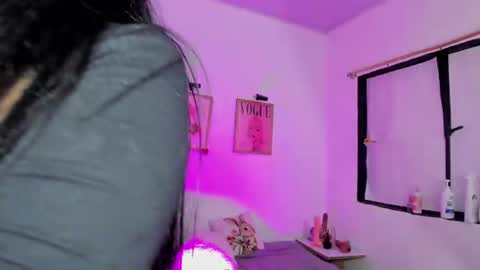 Snapshot of kendall_houle_ chatting on 5, 7, 2026 KendallHoule online show from 5, 7, 2026