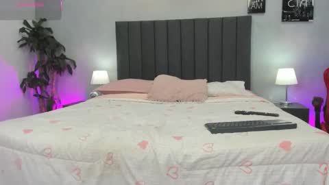 Kendra London online show from 25, 3, 2026