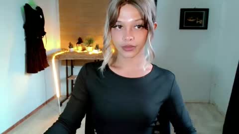 kendra_lunaxx online show from 19, 5, 2026
