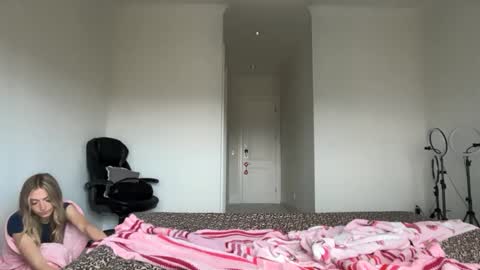 Snapshot of kenziesmithh chatting on 9, 9, 2025 kenziesmithh online show from 9, 9, 2025