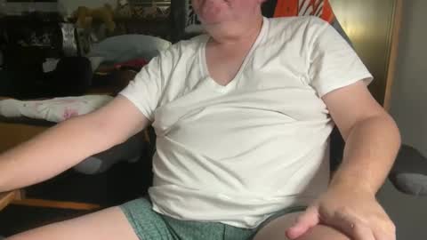 Snapshot of kev92569 chatting on 4, 1, 2025 kev92569 online show from 4, 1, 2025