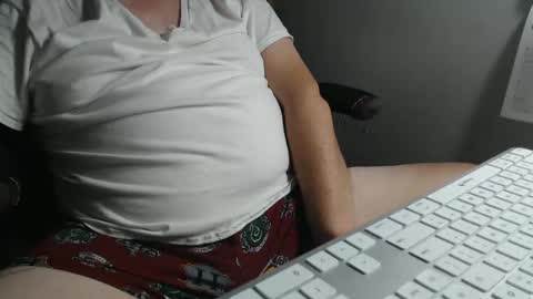 Snapshot of kev92569 chatting on 2, 11, 2025 kev92569 online show from 2, 11, 2025