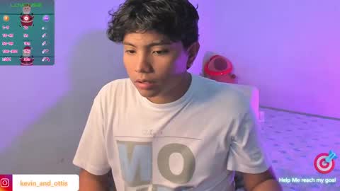 Snapshot of kevinxlvx chatting on 25, 12, 2024 kevin and ottis online show from 25, 12, 2024