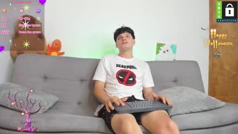 Snapshot of kevinxlvx chatting on 27, 10, 2025 kevin and ottis online show from 27, 10, 2025