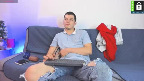 Snapshot of kevinxlvx chatting on 15, 12, 2025 kevin and ottis online show from 15, 12, 2025