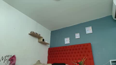 Snapshot of keyla_mejia chatting on 10, 9, 2025 Keyla online show from 10, 9, 2025