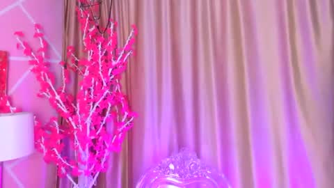 Keyla noa online show from 17, 4, 2026