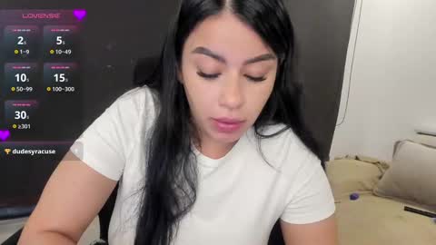 Snapshot of keyn_laurent_ chatting on 1, 12, 2024 Laura online show from 1, 12, 2024