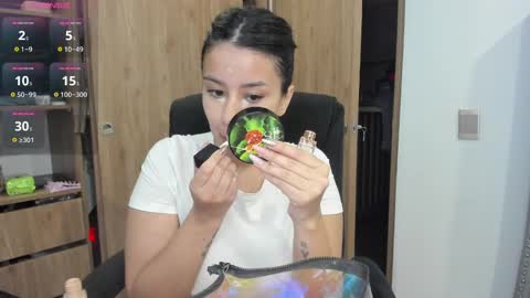 Snapshot of keyn_laurent_ chatting on 26, 12, 2024 Laura online show from 26, 12, 2024