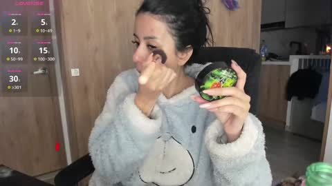 Snapshot of keyn_laurent_ chatting on 31, 12, 2024 Laura online show from 31, 12, 2024