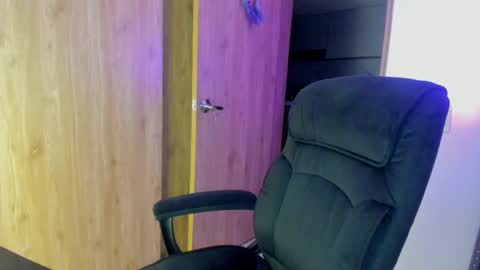 Snapshot of keyn_laurent_ chatting on 12, 2, 2025 Laura online show from 12, 2, 2025