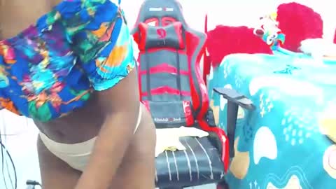 Sandy Saenz online show from 25, 1, 2025