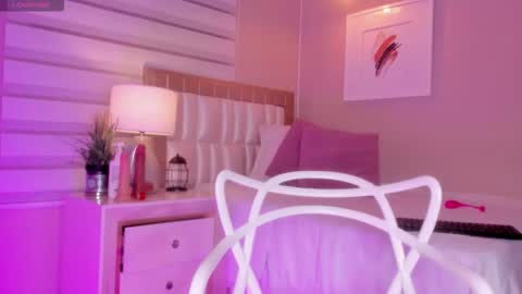 Snapshot of khloe_sweeet chatting on 2, 10, 2025 khloe_sweeet online show from 2, 10, 2025