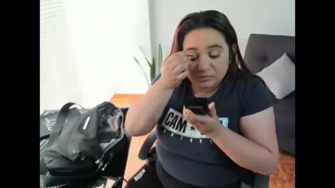 Snapshot of khloe_tommson_ chatting on 13, 10, 2025 khloe_tommson_ online show from 13, 10, 2025