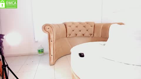 Snapshot of khloeblake chatting on 22, 1, 2025 Khloe online show from 22, 1, 2025