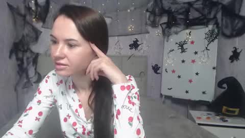 Snapshot of kiaracriegs chatting on 19, 10, 2025 Kara online show from 19, 10, 2025