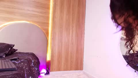 kiaralopez_ online show from 27, 3, 2026