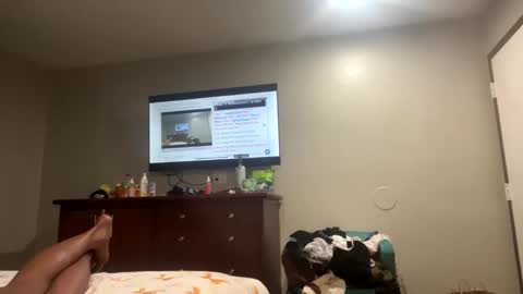 Snapshot of kibrombariu45 chatting on 27, 10, 2025 HunneysPlayRoom online show from 27, 10, 2025