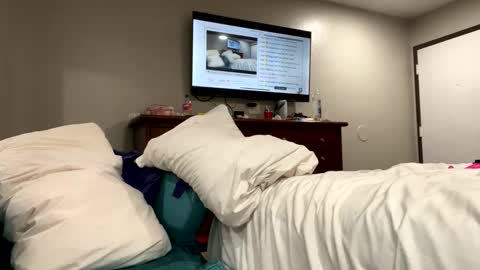 Snapshot of kibrombariu45 chatting on 3, 11, 2025 HunneysPlayRoom online show from 3, 11, 2025