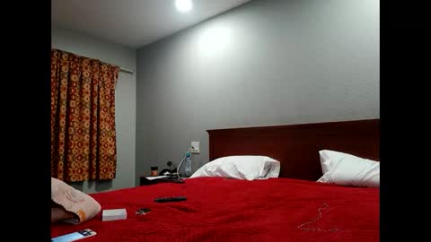 Snapshot of kibrombariu45 chatting on 17, 12, 2025 HunneysPlayRoom online show from 17, 12, 2025