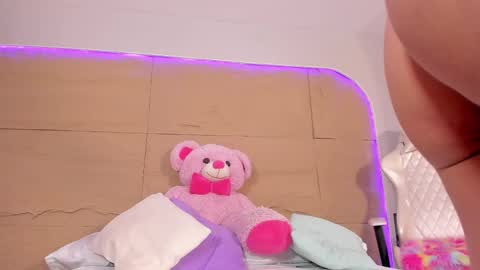 Snapshot of kiimcooper chatting on 1, 3, 2025 KIM COOPER online show from 1, 3, 2025