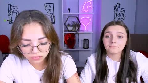 Snapshot of kiki_swan chatting on 16, 9, 2025 kiki_swan online show from 16, 9, 2025