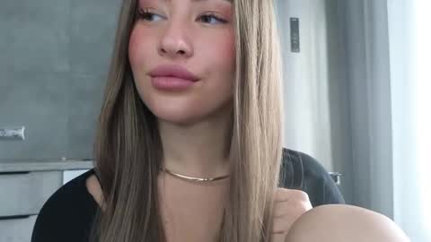 EvaAnna online show from 4, 3, 2025