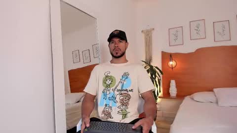 Snapshot of killua_zagarra_ chatting on 8, 9, 2025 Kilua Muscle guy online show from 8, 9, 2025