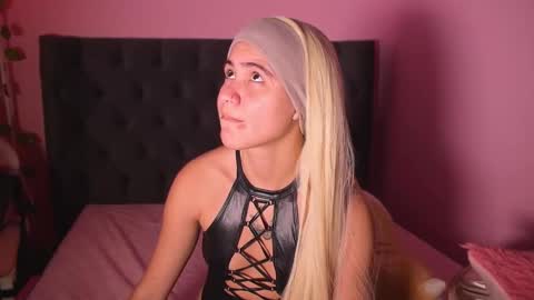 Snapshot of kim_dolls1823 chatting on 28, 9, 2025 ISABELLA 3 online show from 28, 9, 2025