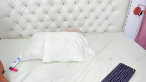 Snapshot of kim_eli chatting on 22, 12, 2024 kim_eli online show from 22, 12, 2024