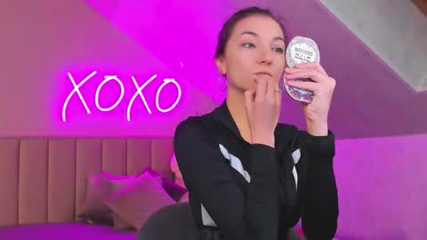 Snapshot of kimberlly_smith chatting on 8, 11, 2025 kimberlly_smith online show from 8, 11, 2025